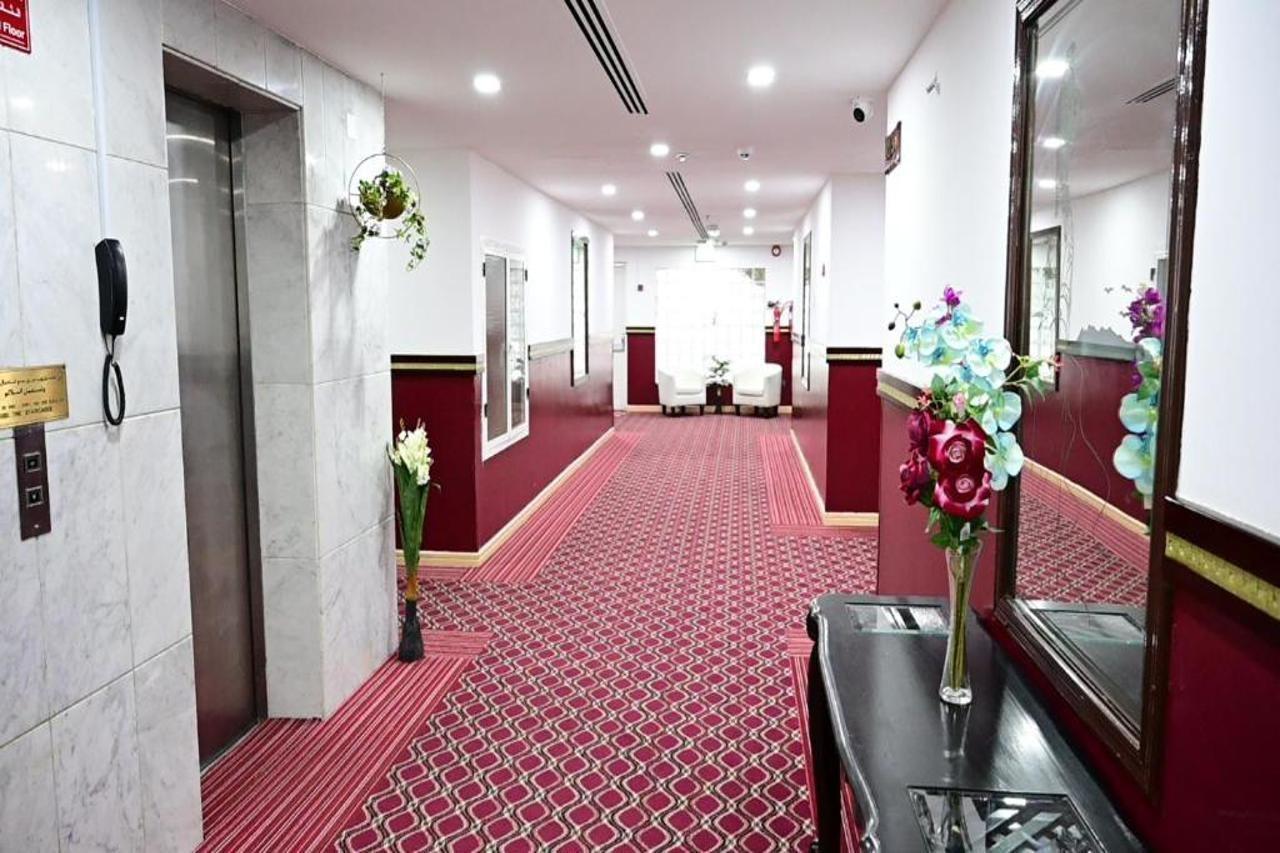 Ramee Guestline Hotel Дубай Экстерьер фото